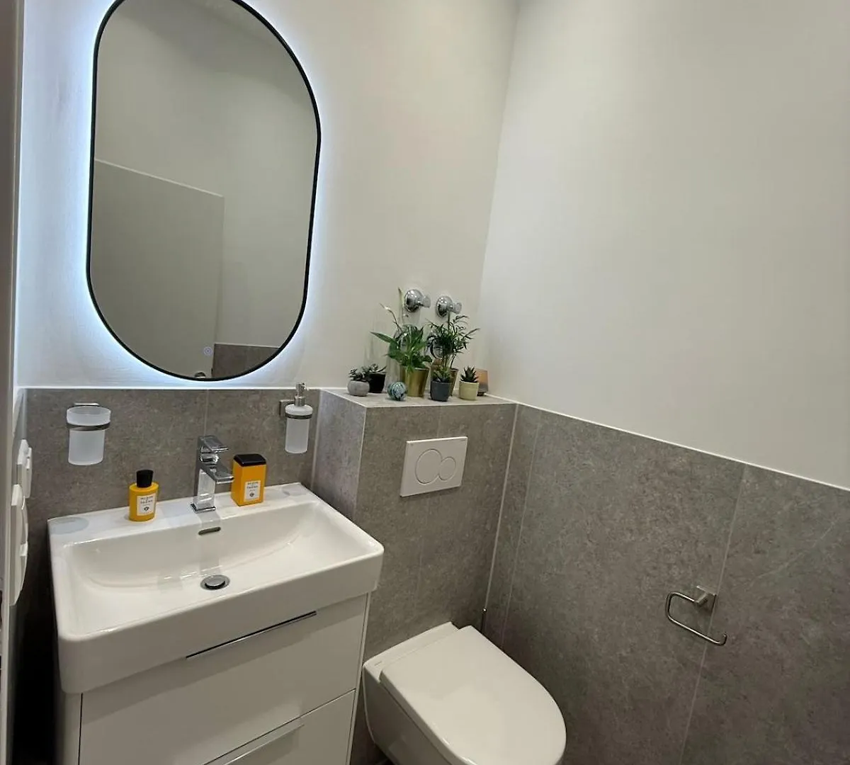 Beckhomes Munich, New, Central 2Br Apartment With Terrace 0*, Munich Germany