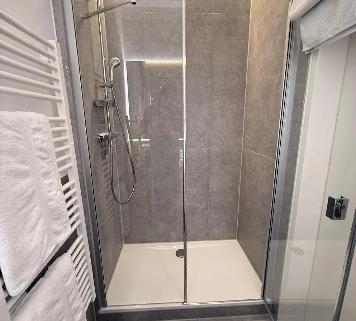 Beckhomes Munich, New, Central 2Br Apartment With Terrace 0*, Munich Germany